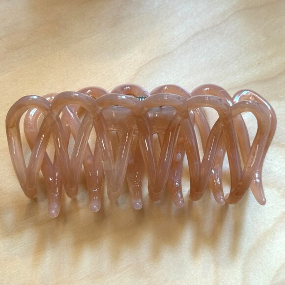 Claw Hair Clip, Medium, Hinged Closure, Caramel Tan - Picture 2 of 10